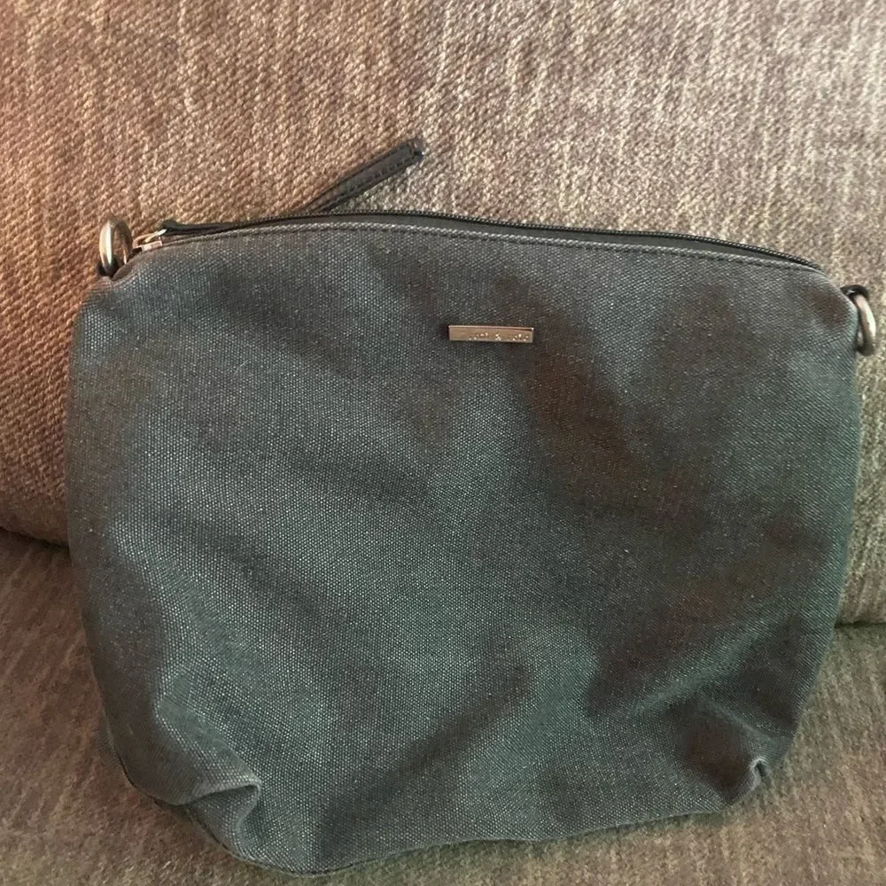 remi and reid pouch